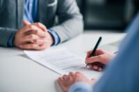 立ち退き交渉は代行を依頼した方がいい？弁護士が代行するメリット等も解説